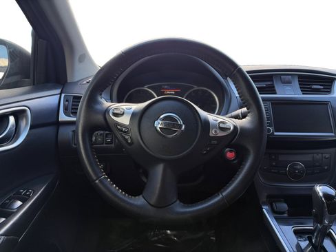 Used 2019 Nissan Sentra SR w/ Exterior Package image 12