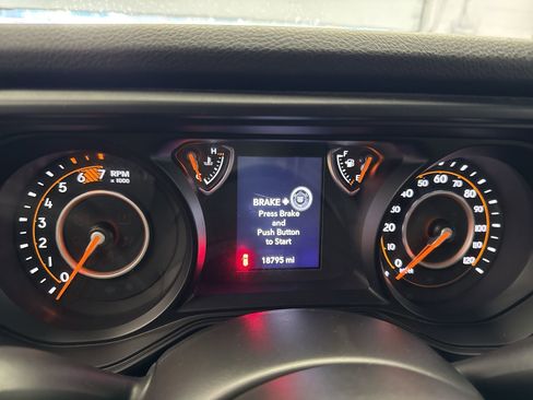 Used 2025 Jeep Wrangler Unlimited Sport AWD/4WD image 6