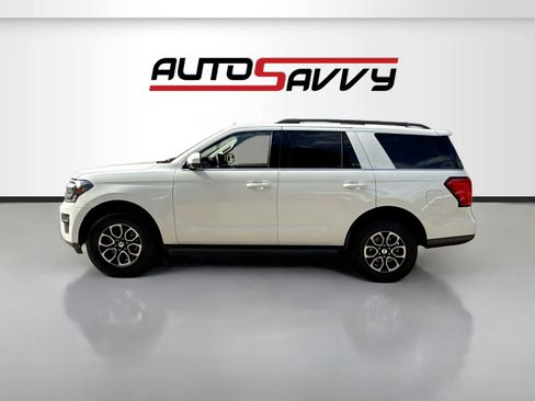Used 2024 Ford Expedition XLT RWD image 4