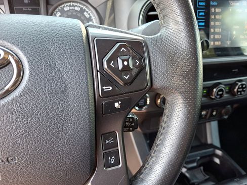 Used 2018 Toyota Tacoma TRD Sport AWD/4WD image 22