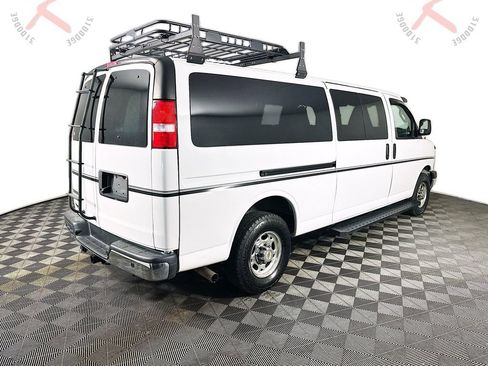Used 2022 Chevrolet Express 2500 Extended image 7
