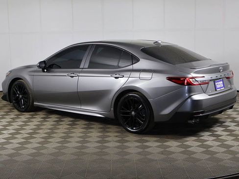 Used 2025 Toyota Camry SE w/ Convenience Package image 9