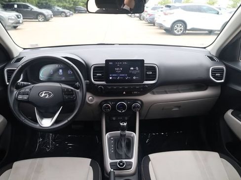Used 2025 Hyundai Venue SEL FWD image 12