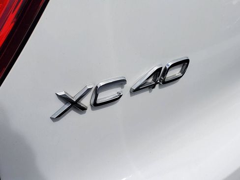 Certified 2022 Volvo XC40 T5 R-Design w/ Protection Package Premier image 7