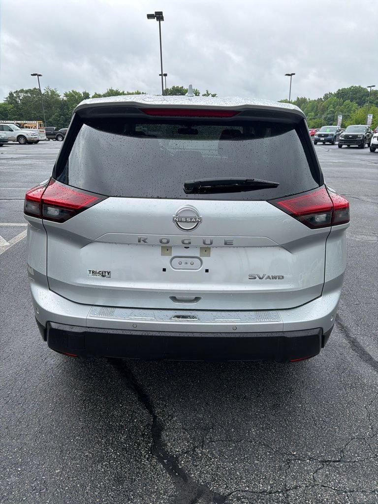 Used 2024 Nissan Rogue SV AWD/4WD image 7