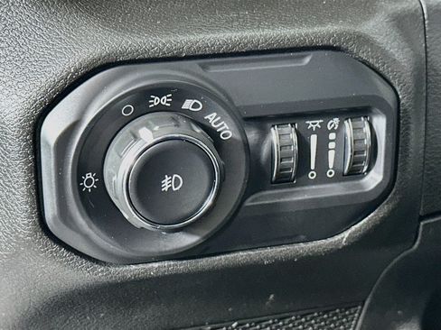 Used 2020 Jeep Wrangler Unlimited Sahara AWD/4WD image 17