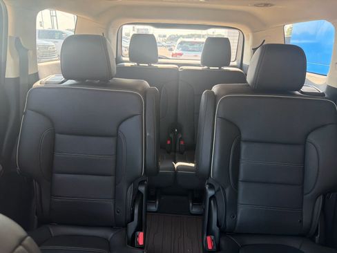 Used 2021 GMC Acadia Denali w/ Denali Technology Package FWD image 23