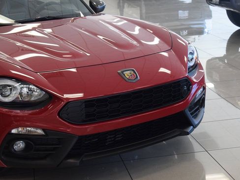 Used 2020 FIAT 124 Spider Abarth w/ Convenience Group RWD image 4