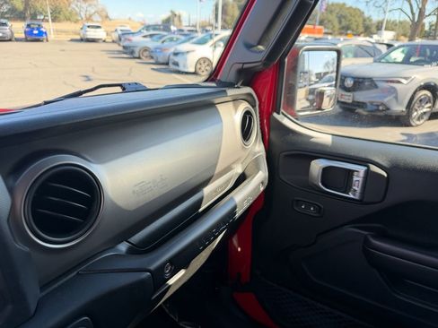 Used 2018 Jeep Wrangler Unlimited Sport S image 23