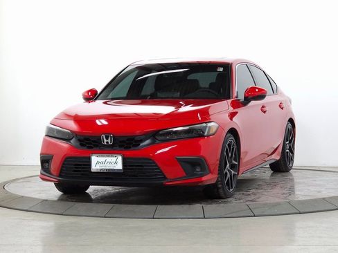 Used 2024 Honda Civic Sport Touring image 3