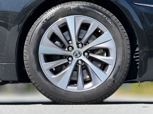 Used 2018 Lexus LS 500 AWD w/ Accessory Package (Z2) image 21
