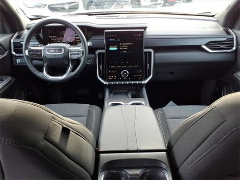 Used 2025 GMC Acadia Elevation image 12