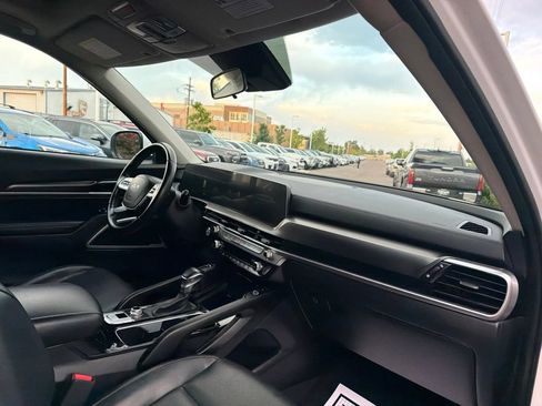 Used 2025 Kia Telluride S AWD/4WD image 13