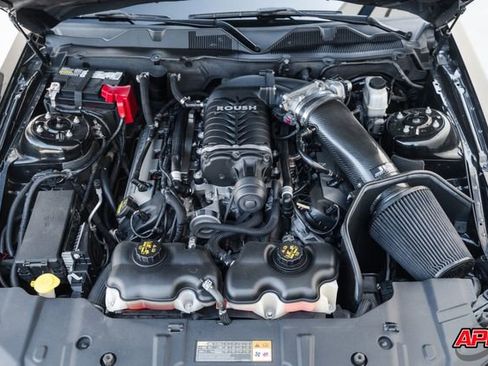 Used 2013 Ford Mustang GT Premium RWD image 2