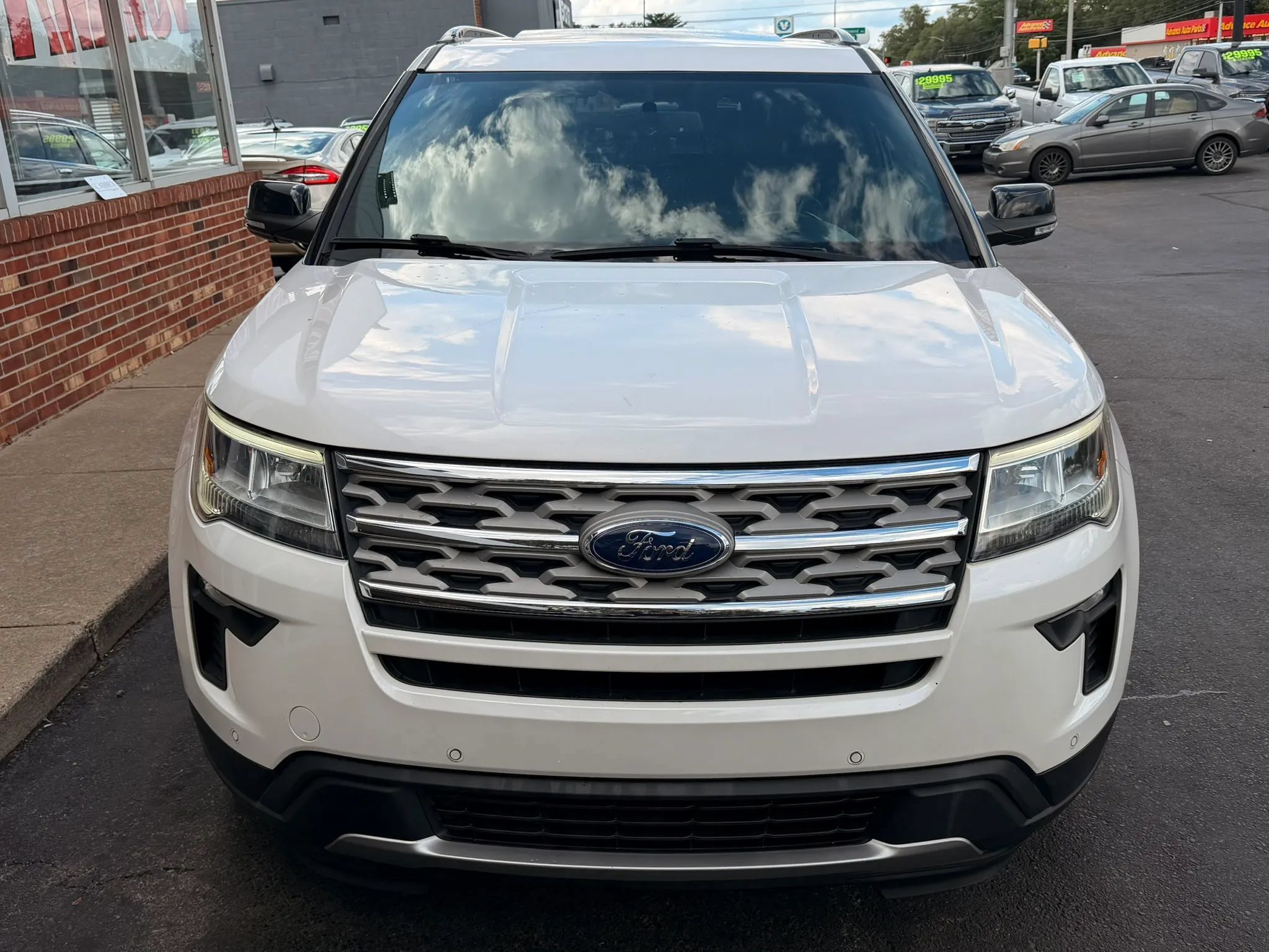 Used 2018 Ford Explorer XLT w/ Equipment Group 202A AWD/4WD image 5