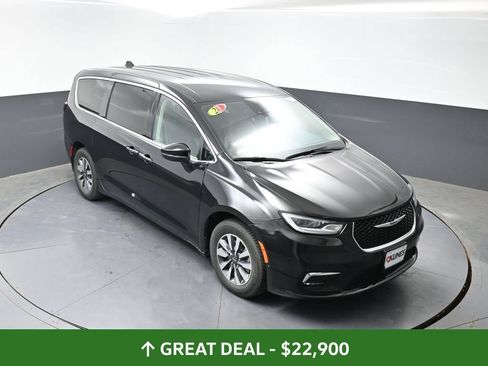 Used 2023 Chrysler Pacifica Touring-L FWD image 50