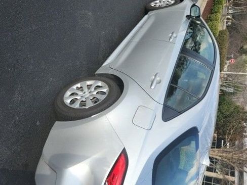 Used 2020 Toyota Corolla LE image 5