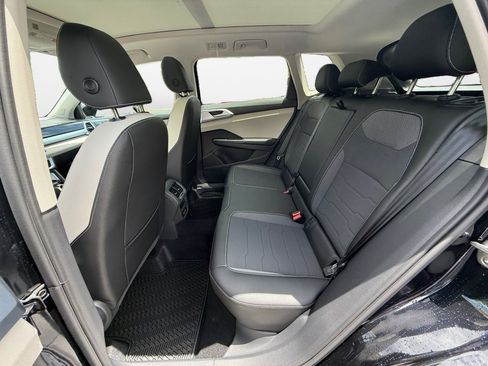 New 2026 Volkswagen Taos SE AWD/4WD image 13