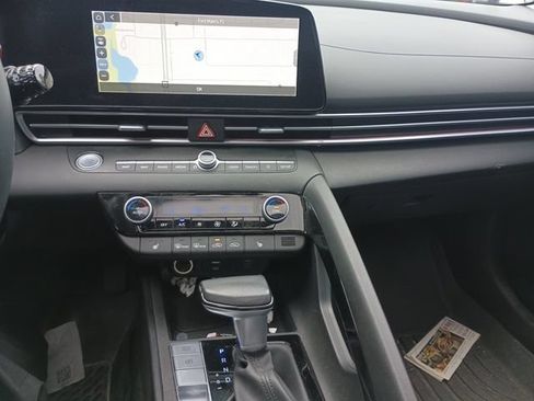 Used 2025 Hyundai Elantra SEL FWD image 11