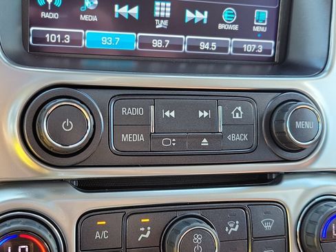 Used 2020 Chevrolet Suburban Premier w/ Premier Plus Edition AWD/4WD image 31