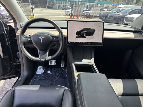 Used 2024 Tesla Model Y Long Range AWD/4WD image 20