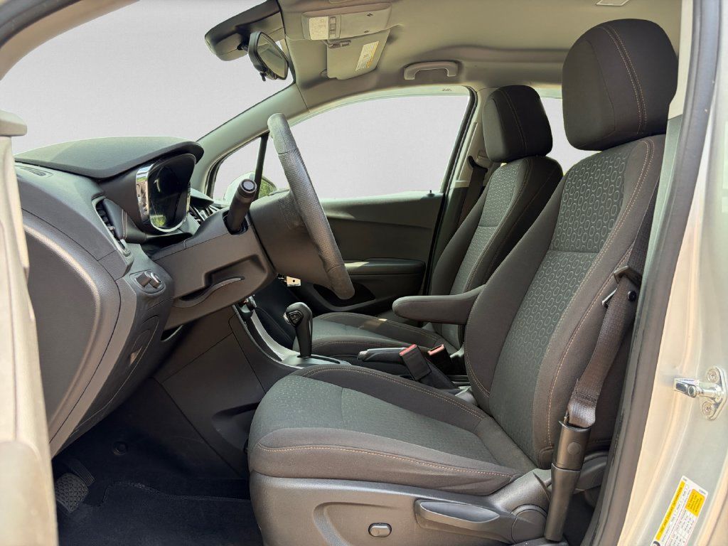 Used 2018 Chevrolet Trax LS AWD/4WD image 22