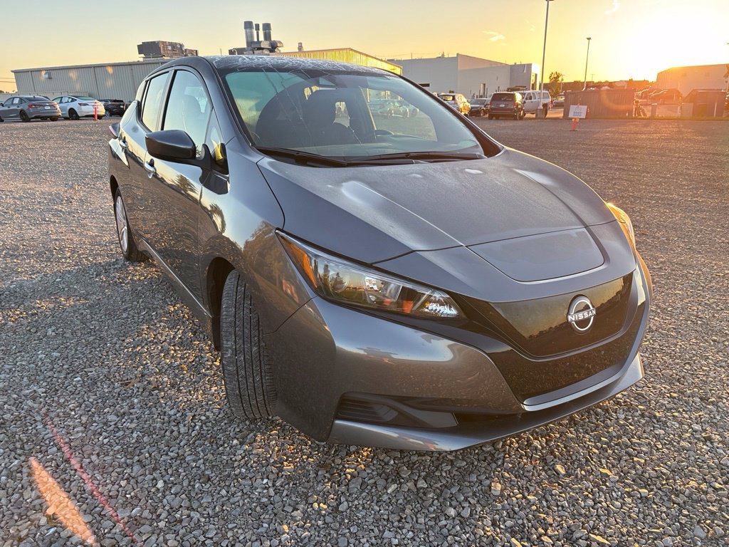 Used 2025 Nissan Leaf S FWD image 11
