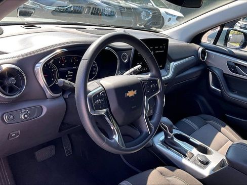 Used 2025 Chevrolet Blazer LT FWD image 17