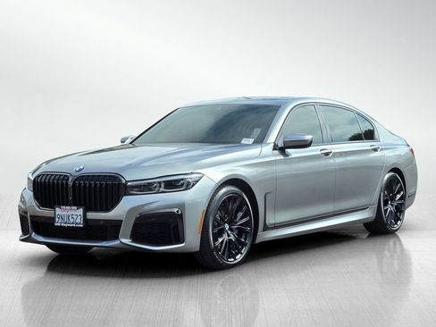 Used 2022 BMW 740i w/ M Sport Package RWD image 8