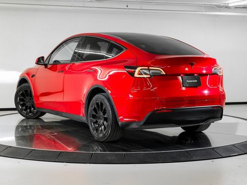 Used 2021 Tesla Model Y Long Range image 3
