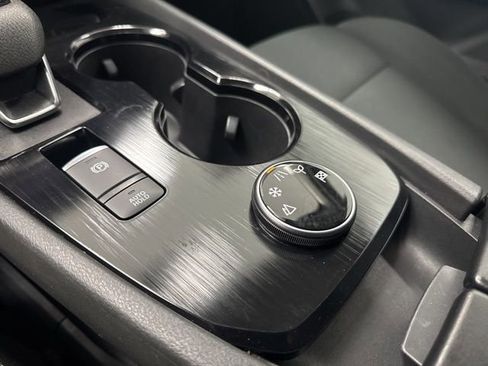 Used 2024 Nissan Rogue S AWD/4WD image 18