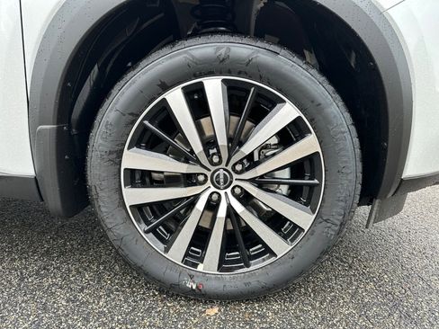 New 2025 Nissan Pathfinder Platinum image 12