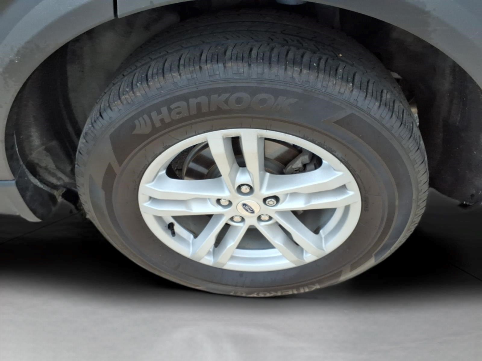 Used 2024 Ford Explorer XLT w/ Equipment Group 202A AWD/4WD image 8