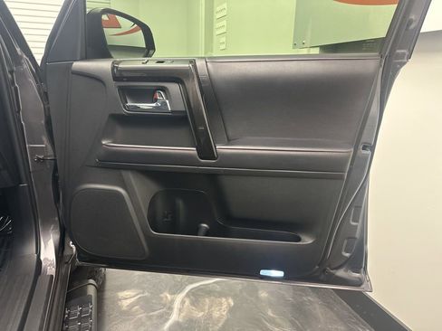 Used 2021 Toyota 4Runner Venture w/ Moonroof Package image 10