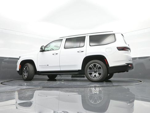 Used 2024 Jeep Wagoneer Series II image 36