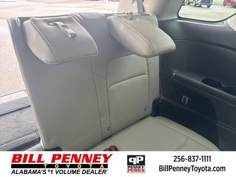 Used 2022 Nissan Pathfinder SL image 18