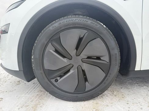 Used 2026 Tesla Model Y 2WD image 15