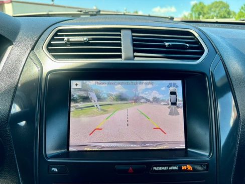 Used 2019 Ford Explorer XLT w/ Equipment Group 202A AWD/4WD image 25