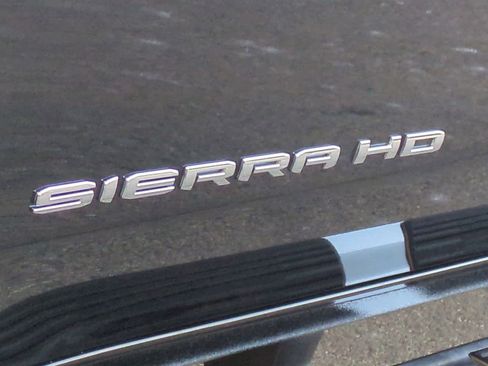 Used 2025 GMC Sierra 2500 SLE image 13