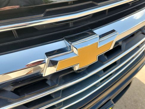 Certified 2025 Chevrolet Traverse LT FWD image 30