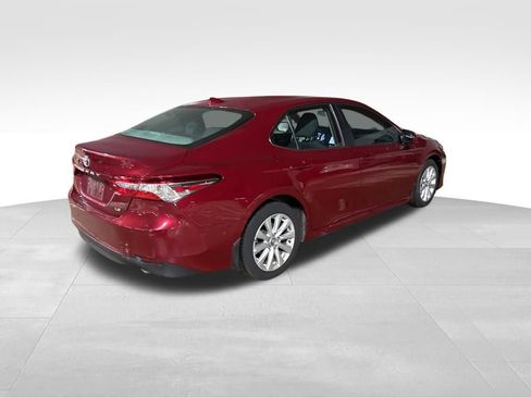 Used 2020 Toyota Camry LE image 4