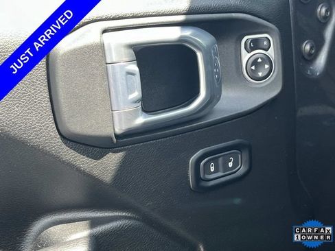 Used 2024 Jeep Gladiator Sport AWD/4WD image 25