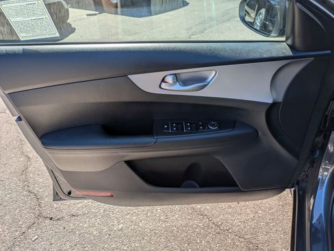 Used 2022 Kia Forte LXS image 10