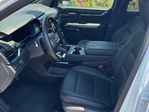 Used 2026 GMC Acadia Elevation w/ Elevation Premium Package AWD/4WD image 13