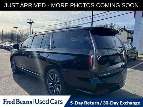 Used 2023 Cadillac Escalade ESV Sport w/ Touring Package image 5