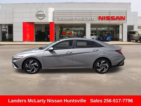Used 2024 Hyundai Elantra Limited FWD image 8