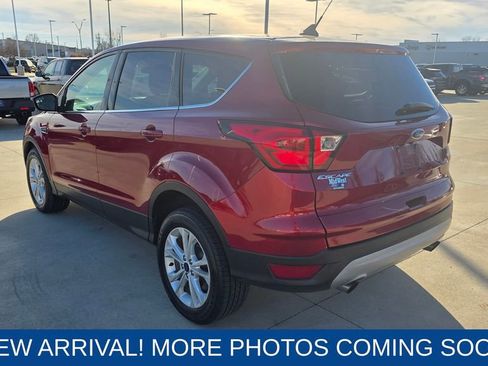 Used 2019 Ford Escape SE image 3