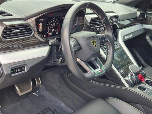 Used 2022 Lamborghini Urus AWD/4WD image 9