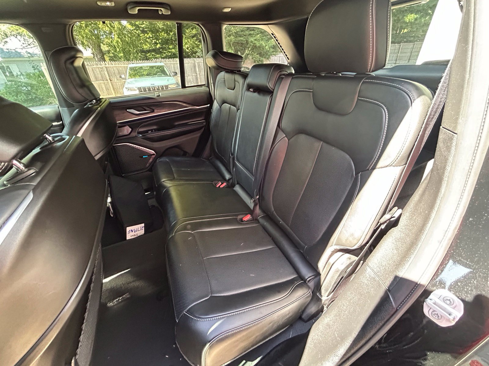 Used 2023 Jeep Grand Cherokee Overland w/ Luxury Tech Group IV AWD/4WD image 12