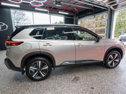 Used 2023 Nissan Rogue SL w/ SL Premium Package image 4